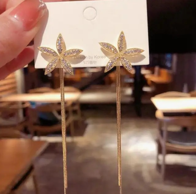 Golden Star drop earrings - Image 2