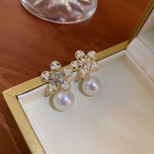 Dazzling Daisy Earrings - Image 4