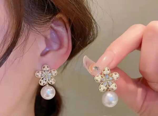Dazzling Daisy Earrings - Image 5
