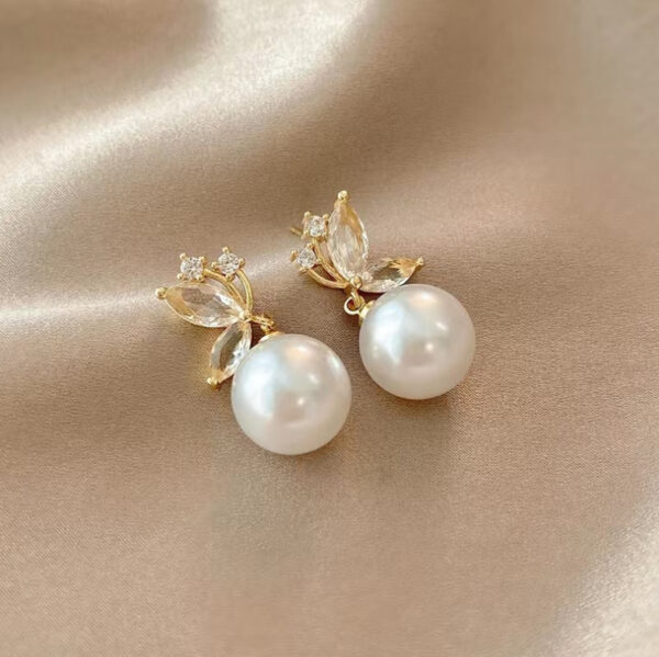 Enchanting Pearl Flutter Earrings - Image 3