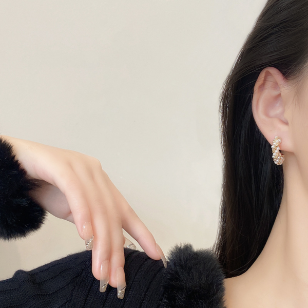 Twisted Pearly Hoop Earrings - Image 2