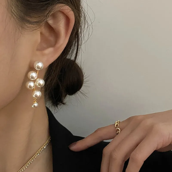 Pearly Flow Earring - Image 2