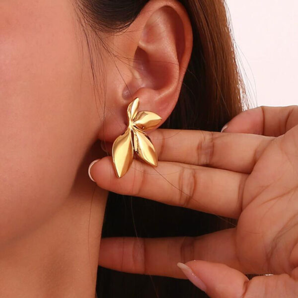 Rosette Curve Earrings - Image 2