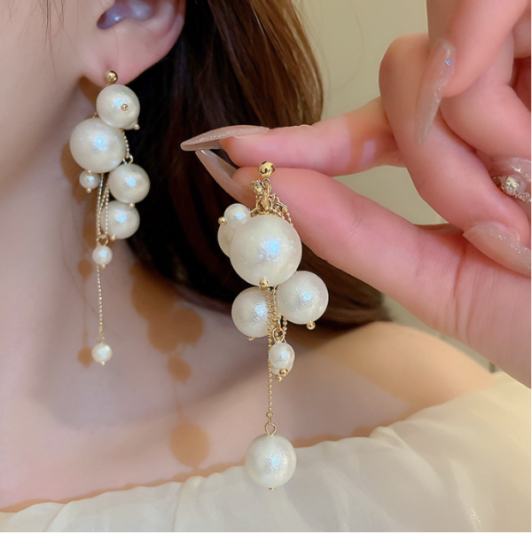 French Pearls Earrings - Image 2