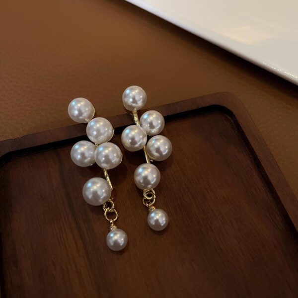 Pearly Flow Earring - Image 3