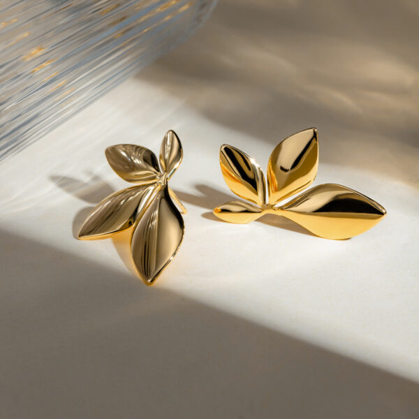 Rosette Curve Earrings - Image 3