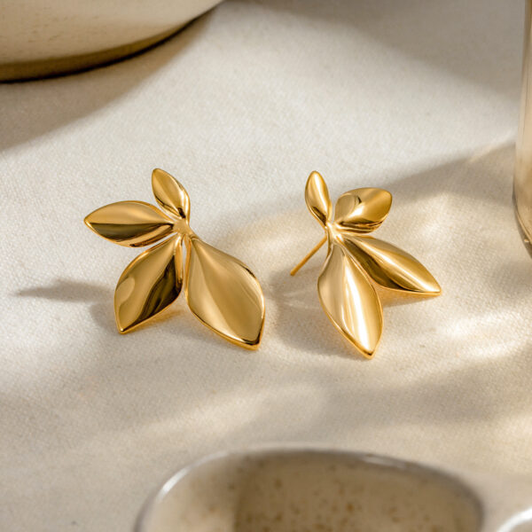 Rosette Curve Earrings - Image 4