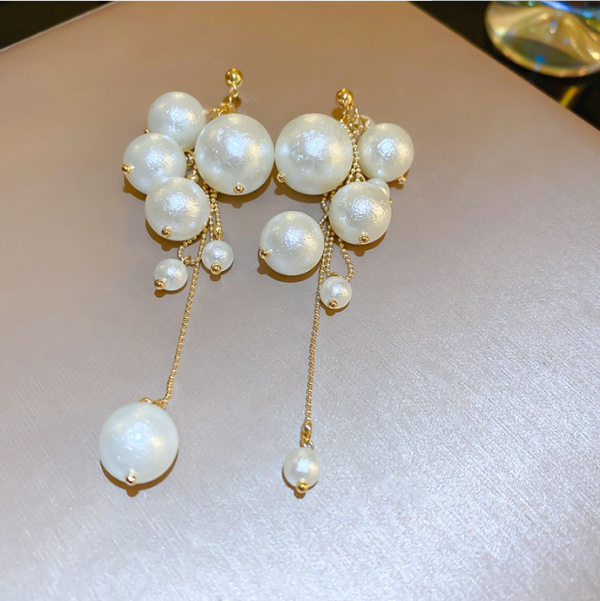 French Pearls Earrings - Image 3