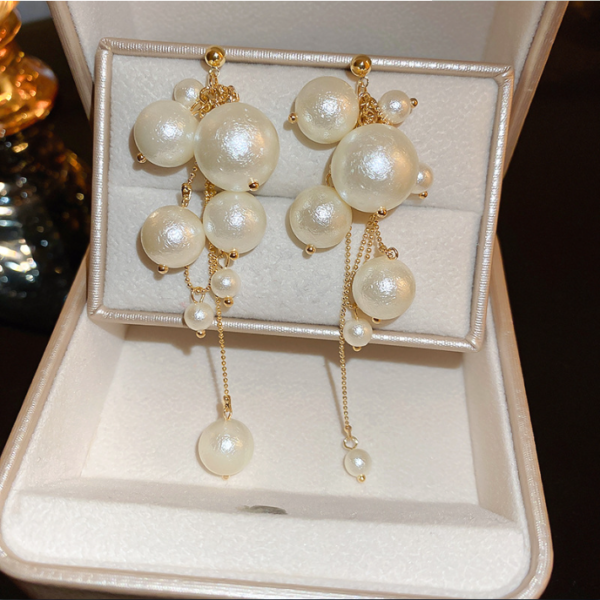 French Pearls Earrings - Image 5