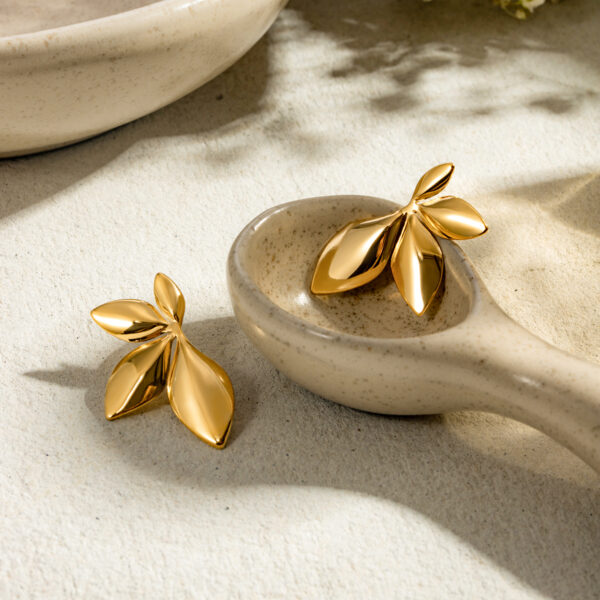 Rosette Curve Earrings - Image 6