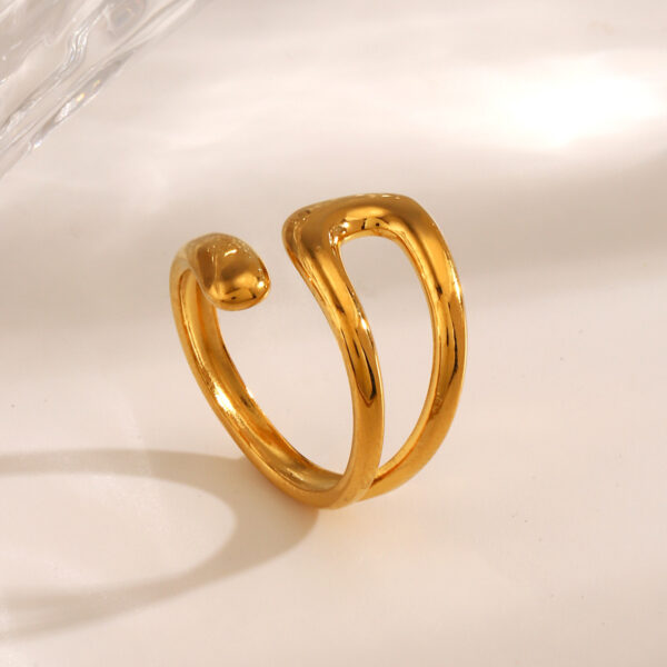 Twist of Glam Anti Tarnish Ring