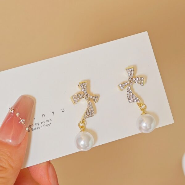 Radiant Ribbon Pearl Earrings - Image 4