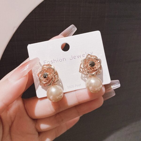 Rosette Pearl Earrings - Image 5