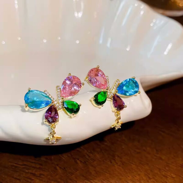 Mesmerizing Crystal Earrings - Image 3