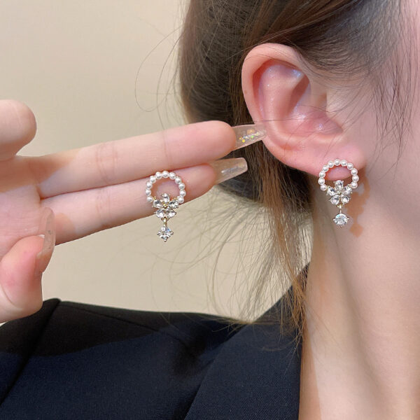 Tiara Gleam Earrings - Image 2