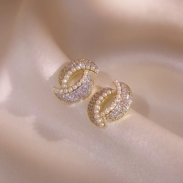 Classy Pearl Stud Earrings - Image 4