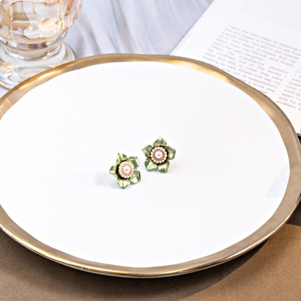 Botanique Belle Earrings - Image 3