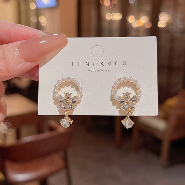 Tiara Gleam Earrings