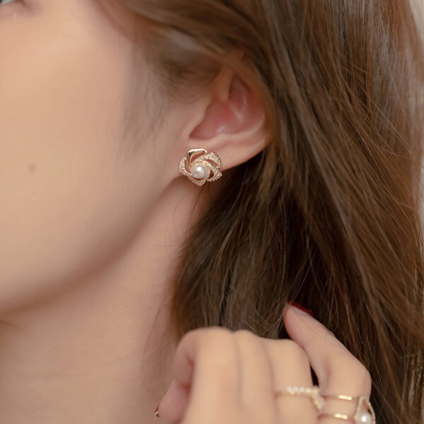 Flower Grace Earrings - Image 3