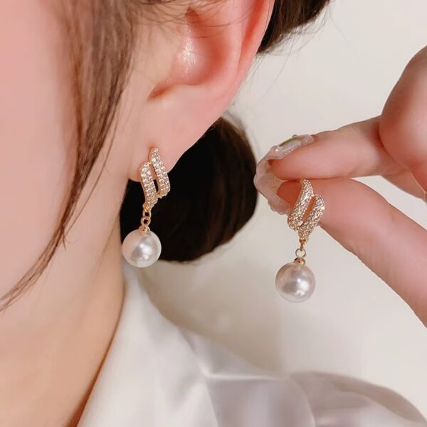 Auriel Pearl Earrings