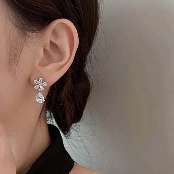 Clarisse Bloom Earrings - Image 3