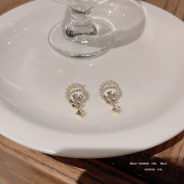 Tiara Gleam Earrings - Image 4