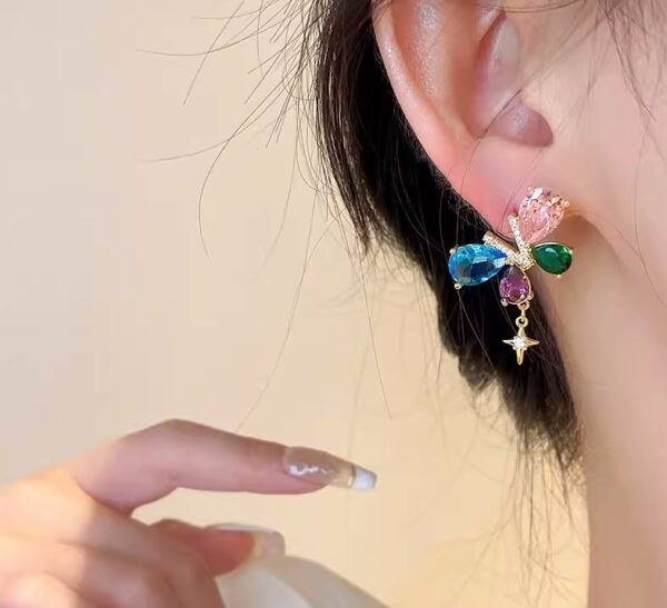 Mesmerizing Crystal Earrings - Image 4