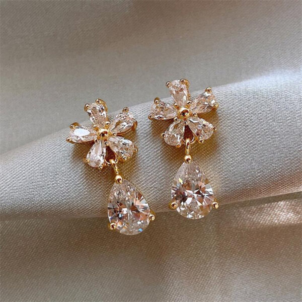 Clarisse Bloom Earrings - Image 4