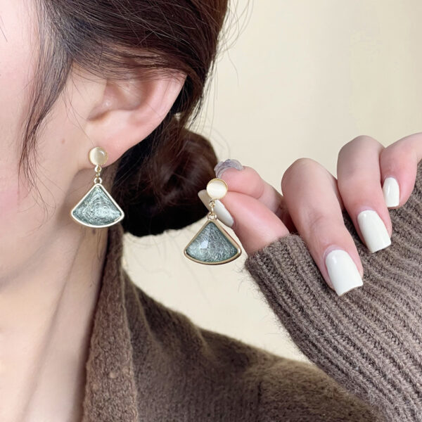 Trizelle Drop Earrings