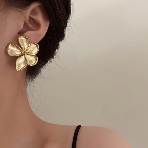 Sunehri Blossom Earrings - Image 2