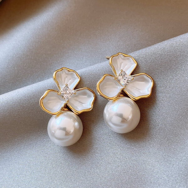 Eira Belle Earrings - Image 4