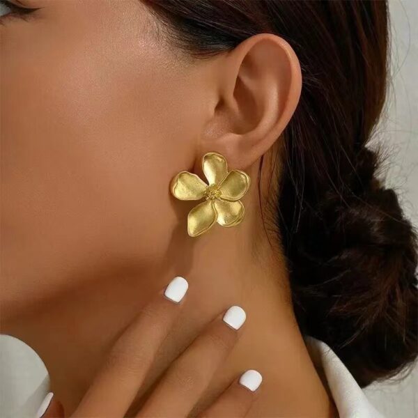 Sunehri Blossom Earrings - Image 3