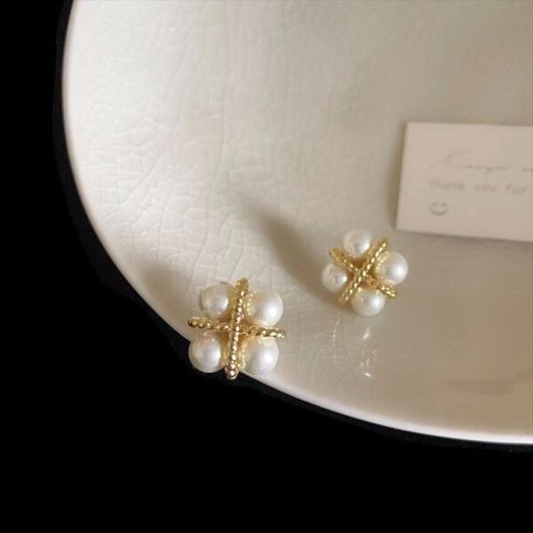 Pearl Pollen Earrings - Image 4