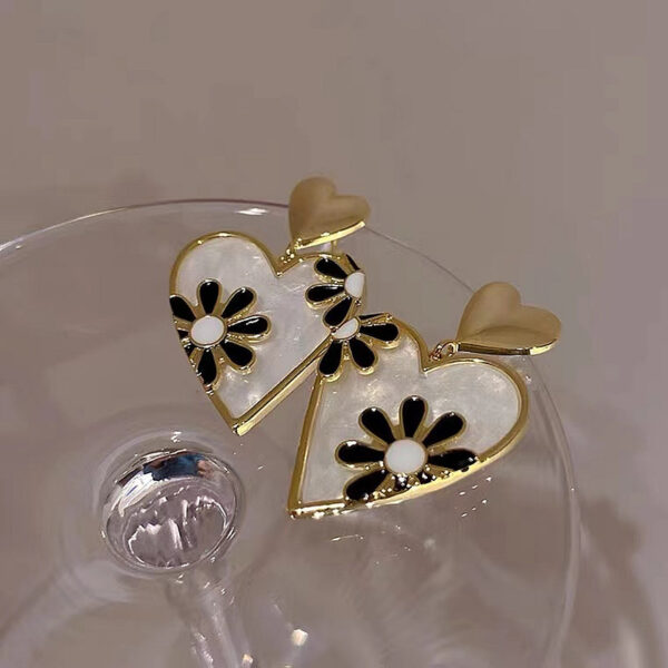 Karizmatic Aura Earrings