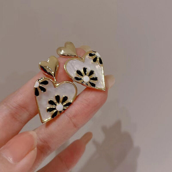 Karizmatic Aura Earrings - Image 2