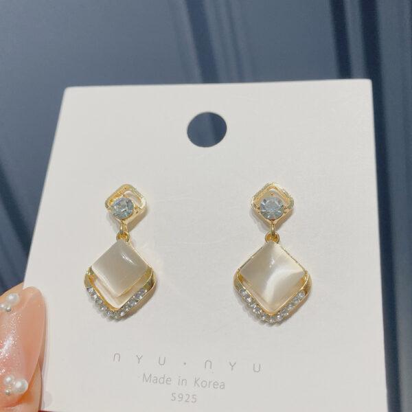 Taraash Drop Earrings - Image 3