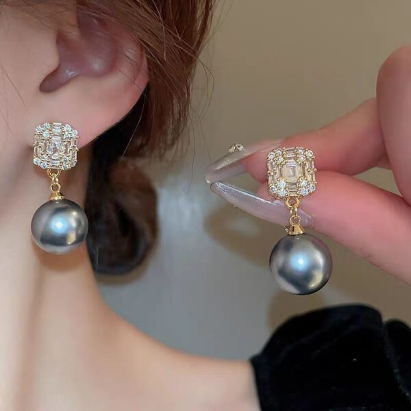 Eclipse Royale Earrings - Image 2
