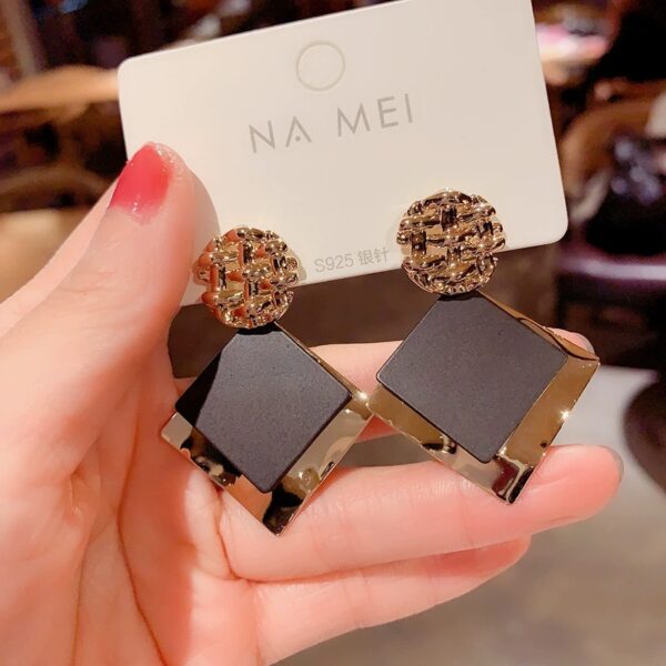 Nayra Glint Earrings - Image 3
