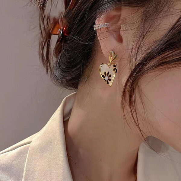 Karizmatic Aura Earrings - Image 3