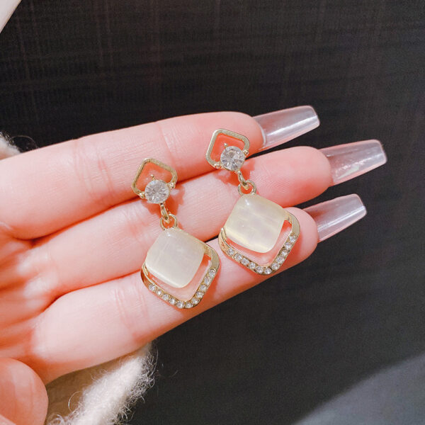 Taraash Drop Earrings - Image 4