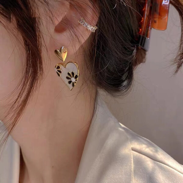 Karizmatic Aura Earrings - Image 4