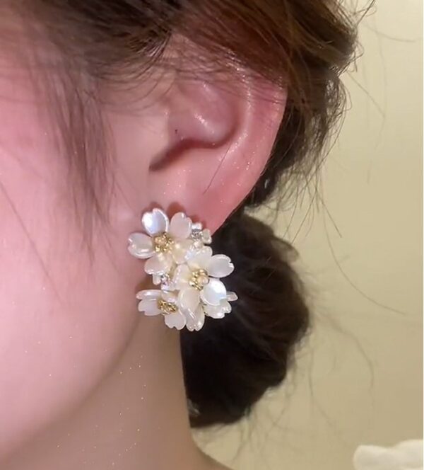 Flora Élan Earrings - Image 5