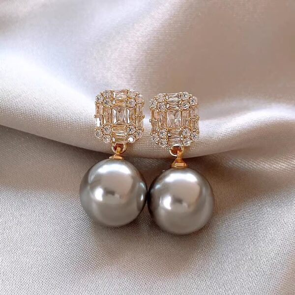 Eclipse Royale Earrings